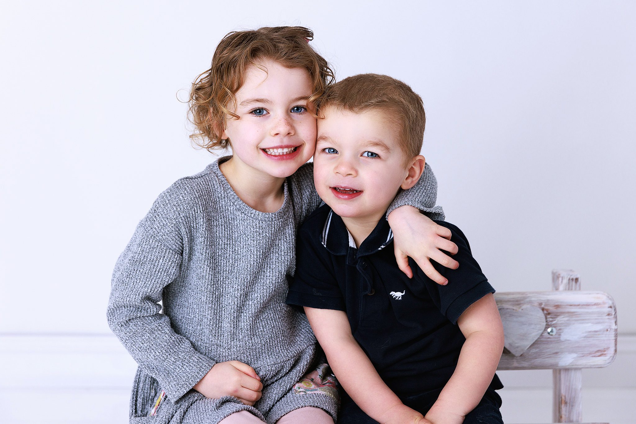 sibling photo session in woking, Surrey