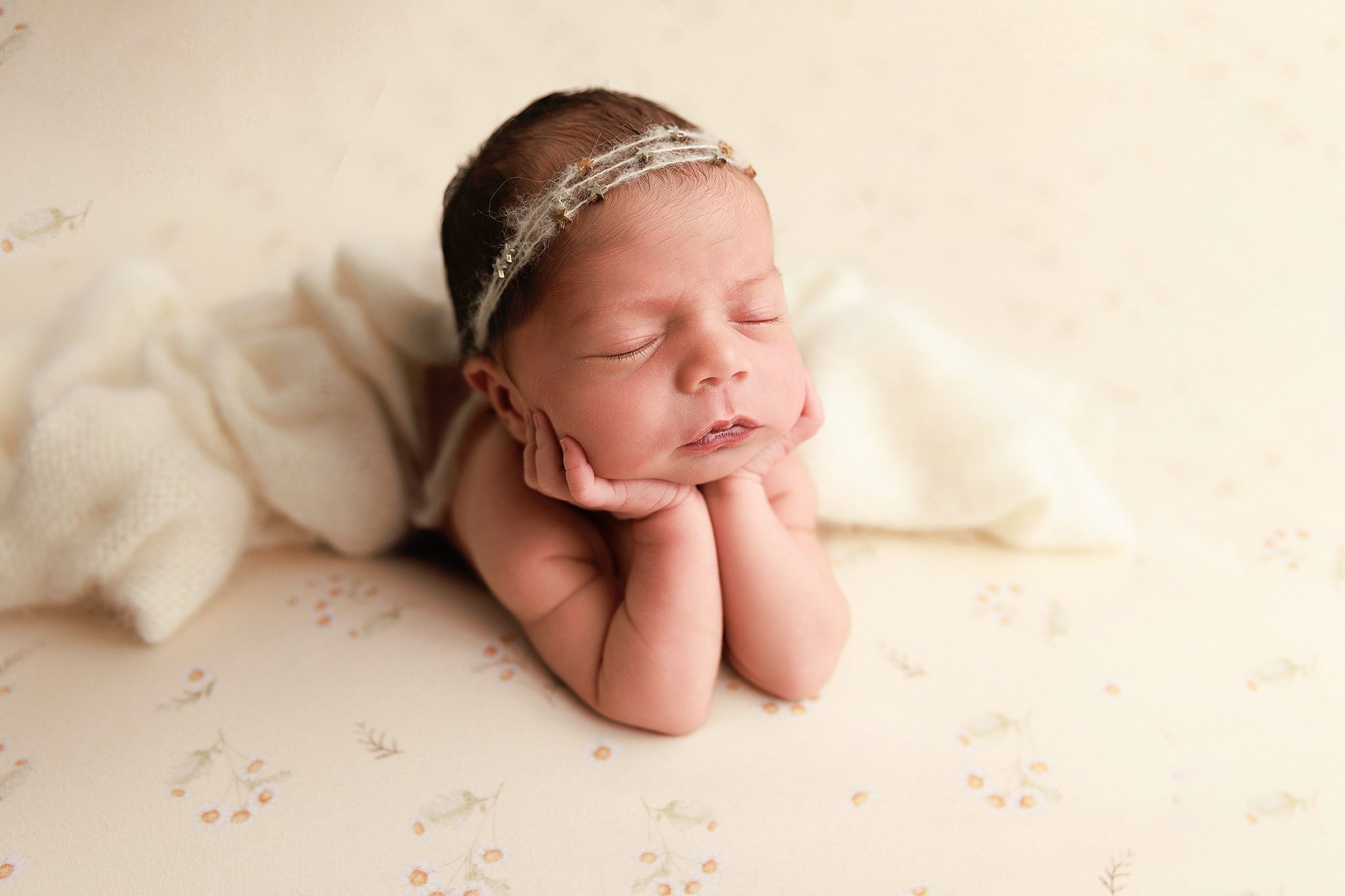 Froggy pose newborn in woking, Surrey